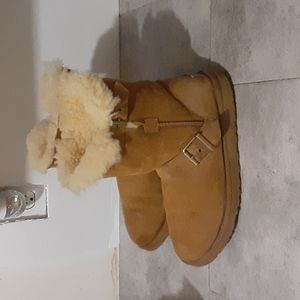 UGG  boots  size  8